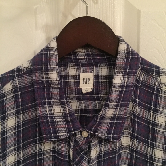 Gap Women's Drapey Blue Plaid shirt - like new! - Picture 2 of 4